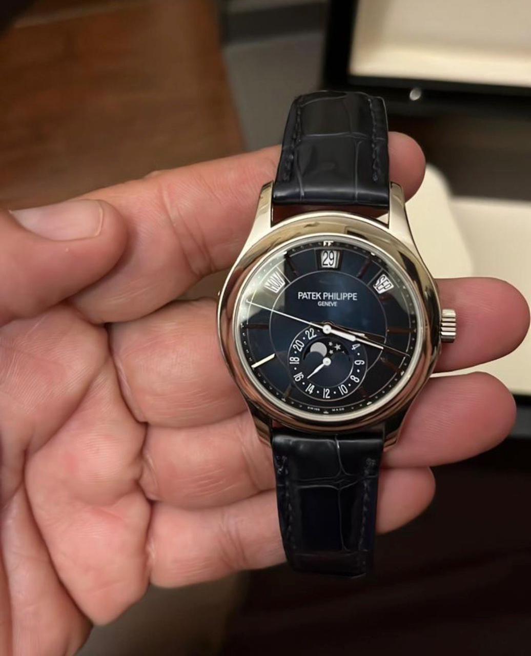 أماكن بيع الساعات القديمة