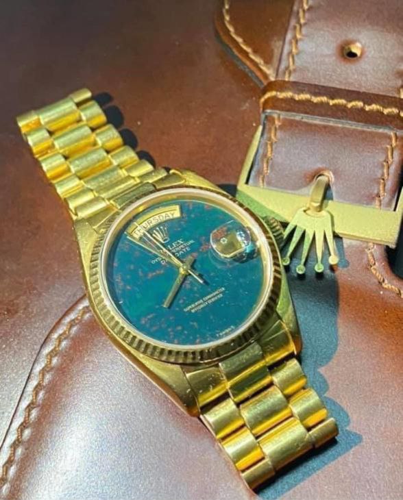 بيع وشراء ساعات قديمة